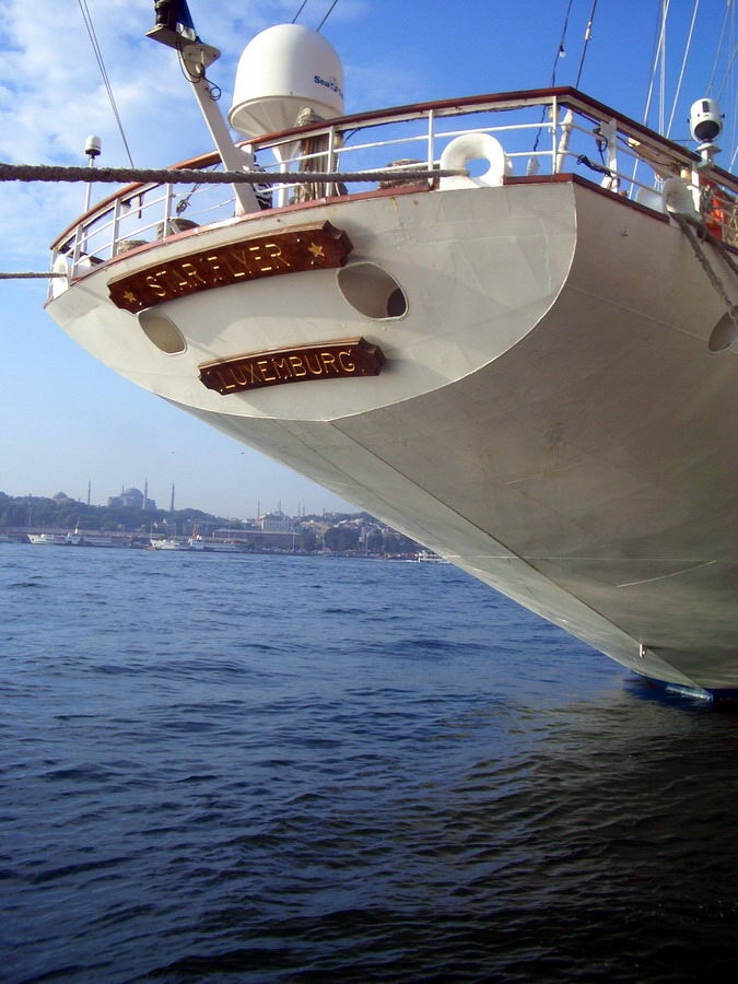 Круизник STARFLYER (Luxemburg) в порту Каракё (Стамбул)
