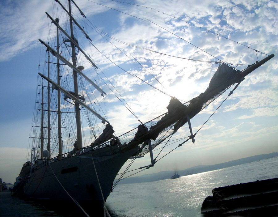 Круизник STARFLYER (Luxemburg) в порту Каракё (Стамбул)
