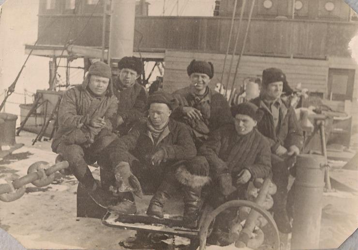 Члены экипажа или научной экспедиции ледокола "Красин"
Ключевые слова: Ледокол "Красин", ледокол, "Красин", icebreaker, Eisbrecher, "Krasin"