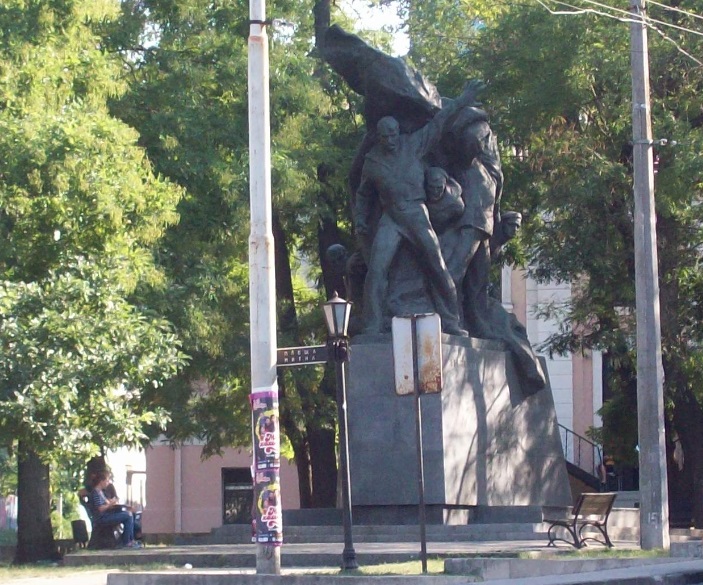 Пямятнік-меморіал "Потьомкінцям - нащадки", повсталим на броненосці "Потьомкін" в 1905 р
Митна площа - Таможенная площадь. У центральній частині міста, Одеса - Одесса, 09.09.2017
